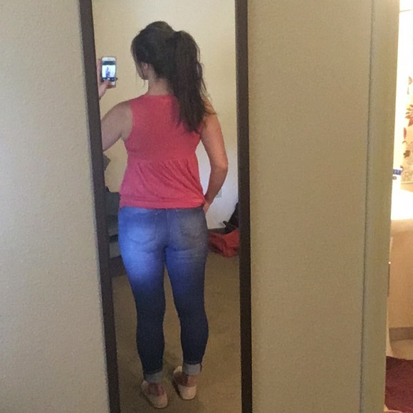 Blue jeans and tank top - Picture 4 of 4